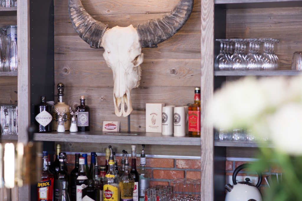 Bar-Detail mit Stierschädel in der B&S Lounge